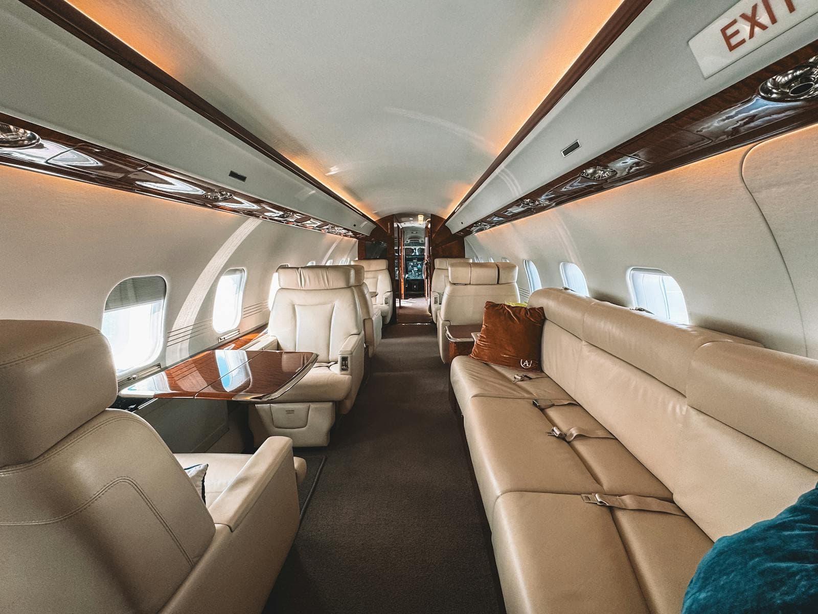Bombardier Challenger 604